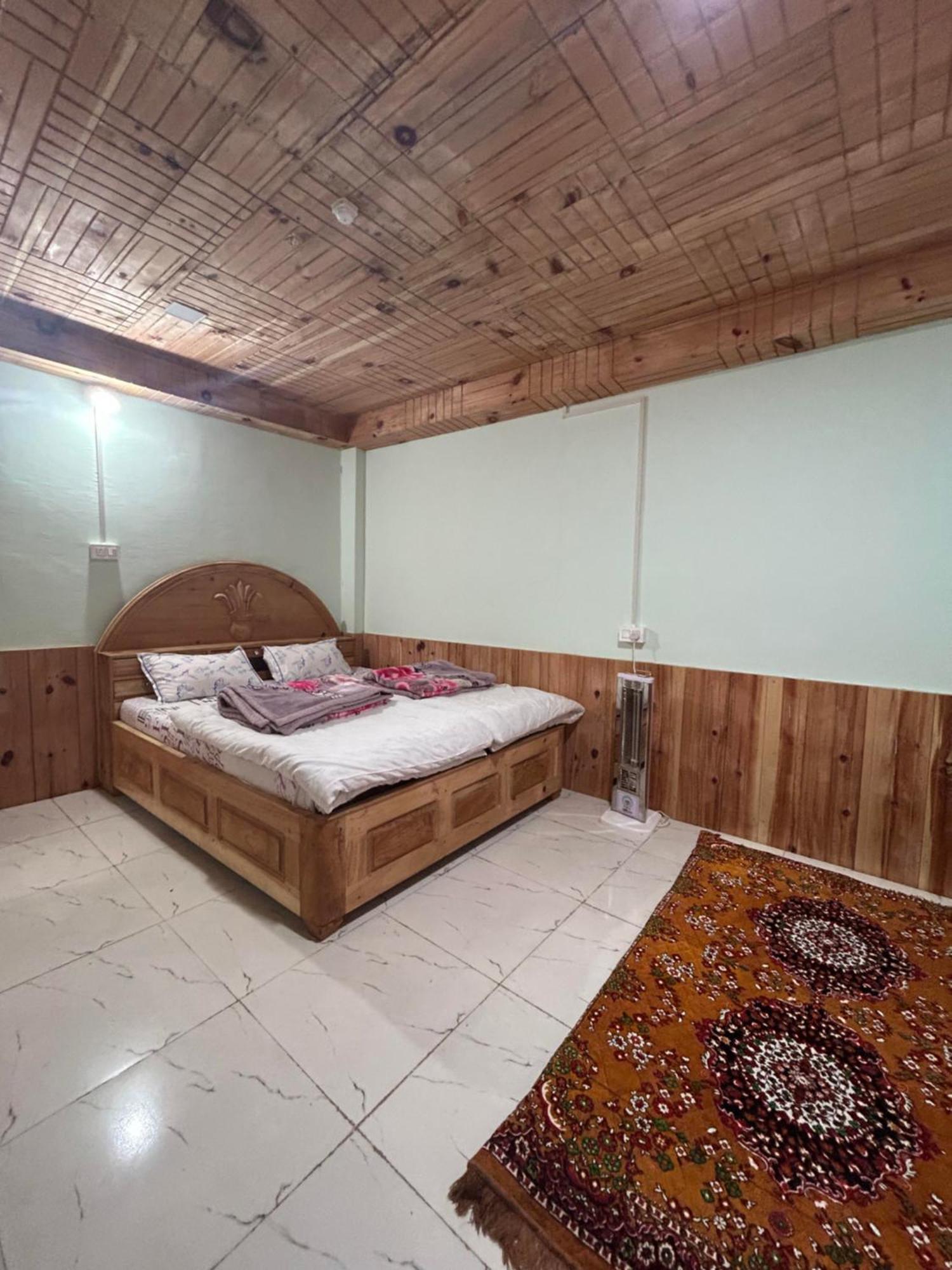 Vansh Green View Homestay Sainj Kültér fotó